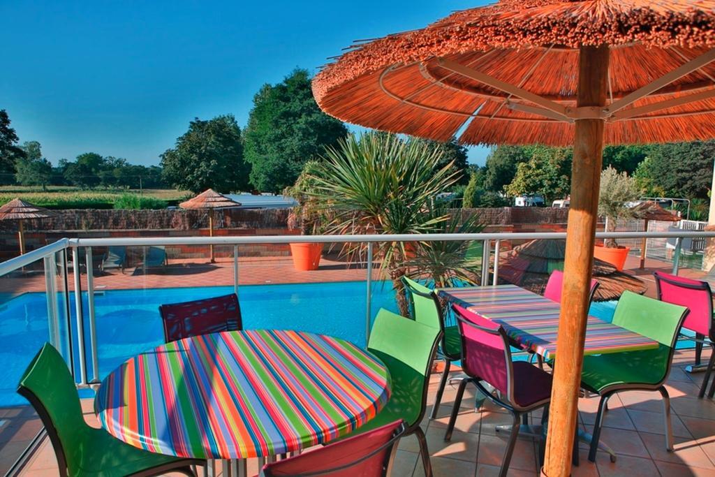 Camping Saint Michel Courtils Экстерьер фото