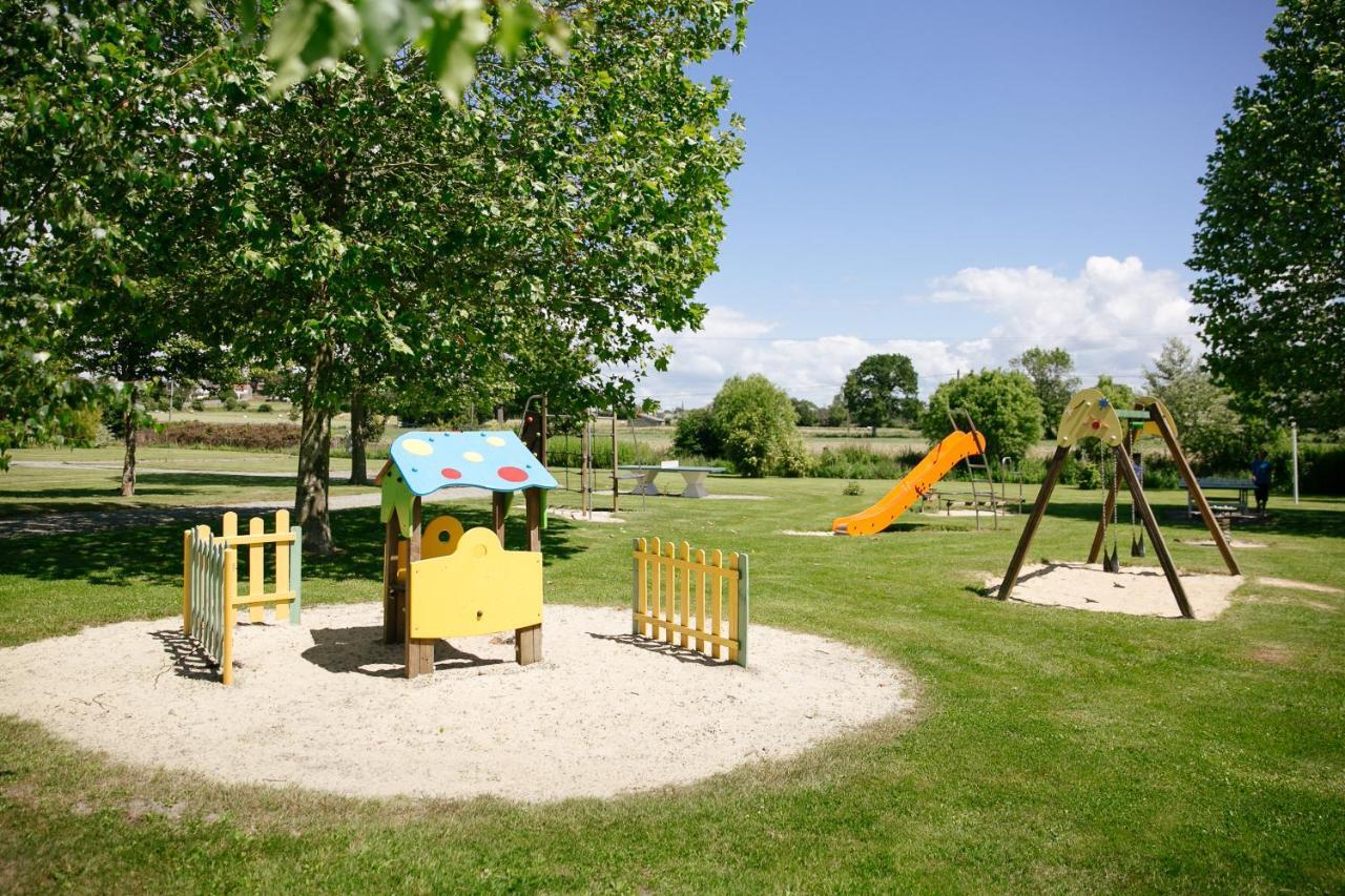 Camping Saint Michel Courtils Экстерьер фото